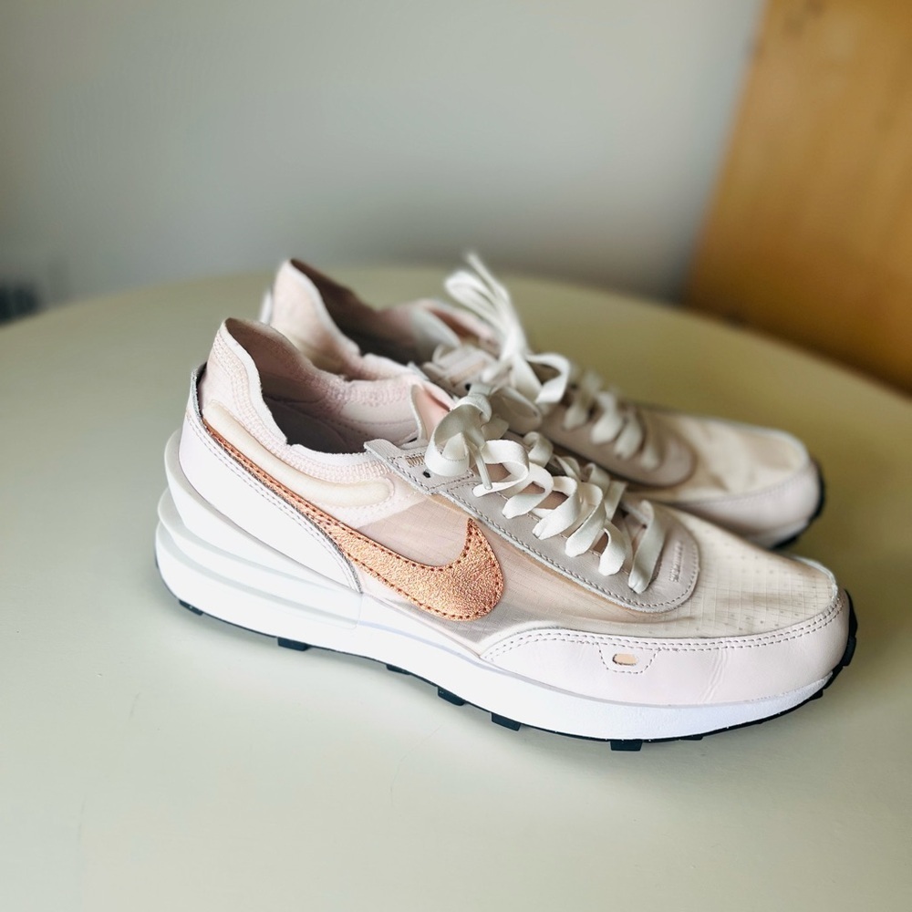 Nike Women's Waffle one essential casual Sneakers - Picture 3 of 7